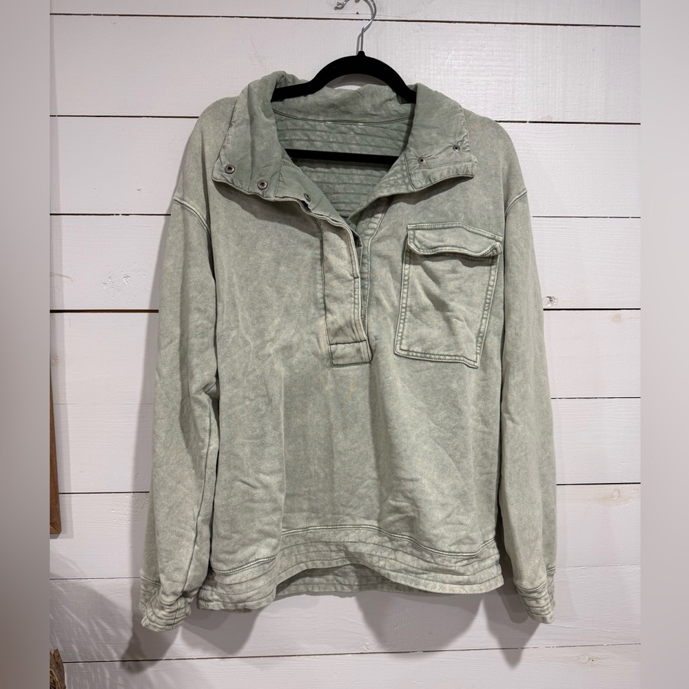 New! Urban Daisy Sage Pullover Sweatshirt